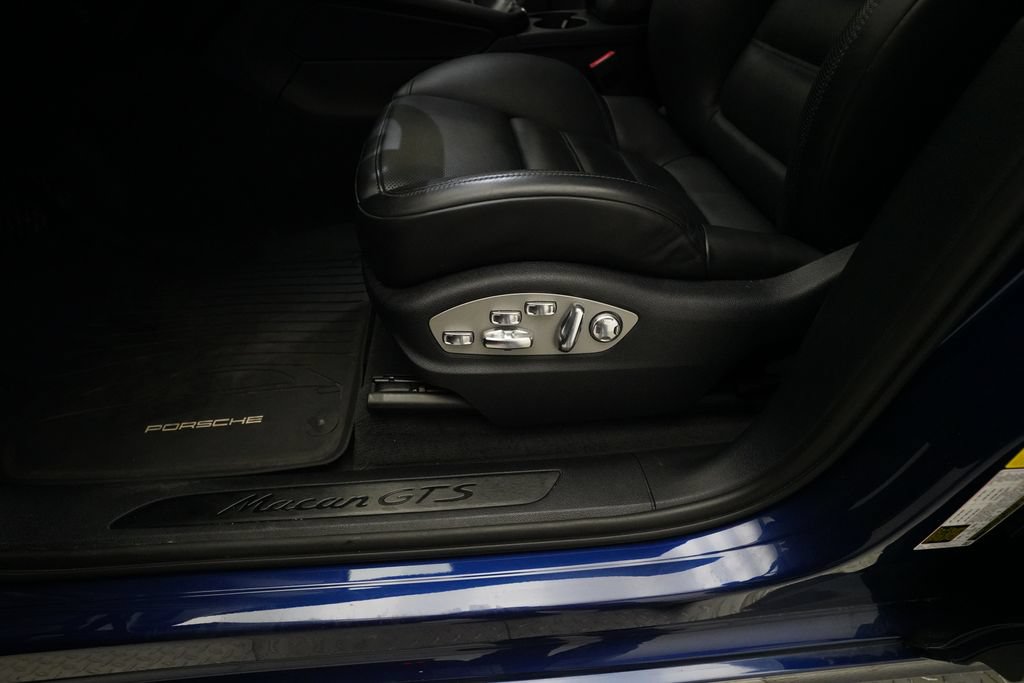 Certified 2022 Porsche Macan GTS w/ Premium Package Plus AWD/4WD image 12