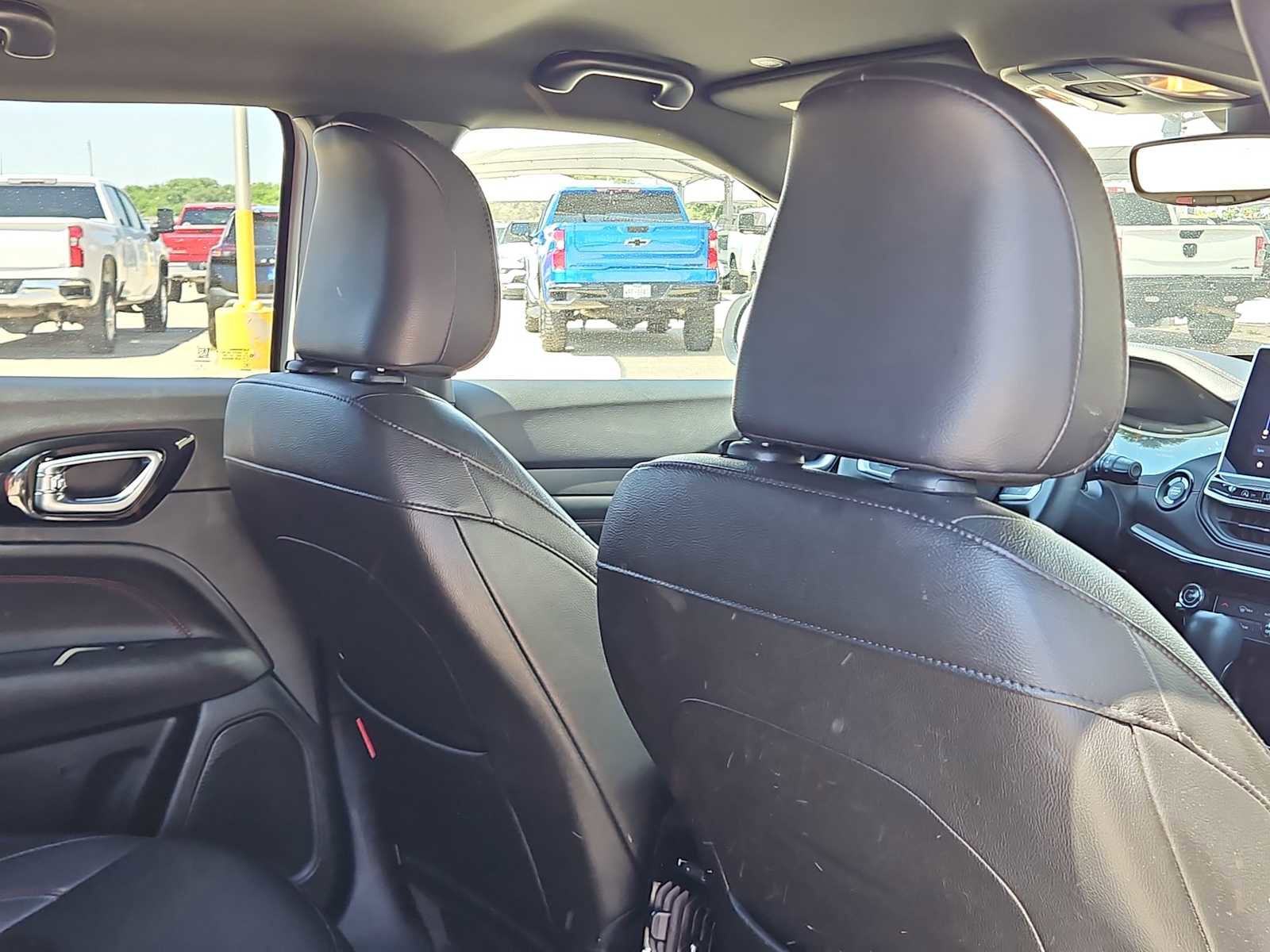 Used 2025 Jeep Compass Trailhawk AWD/4WD image 17