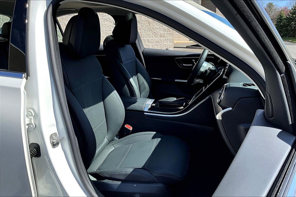 Used 2025 Mercedes-Benz C 300 4MATIC Sedan image 7