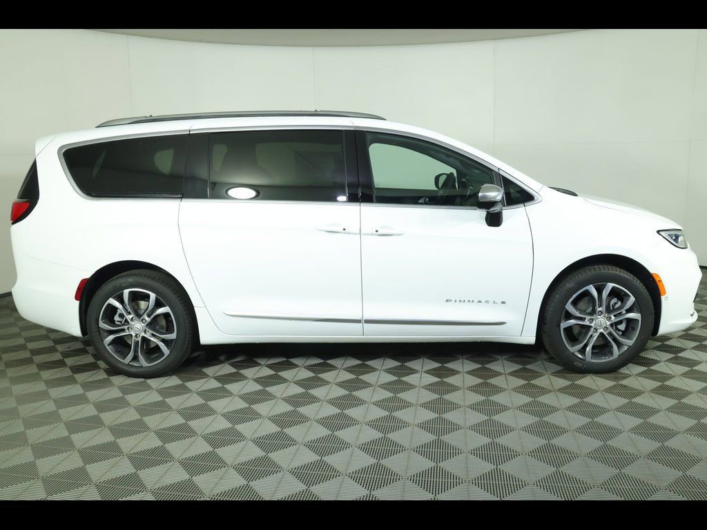 New 2026 Chrysler Pacifica Pinnacle image 18