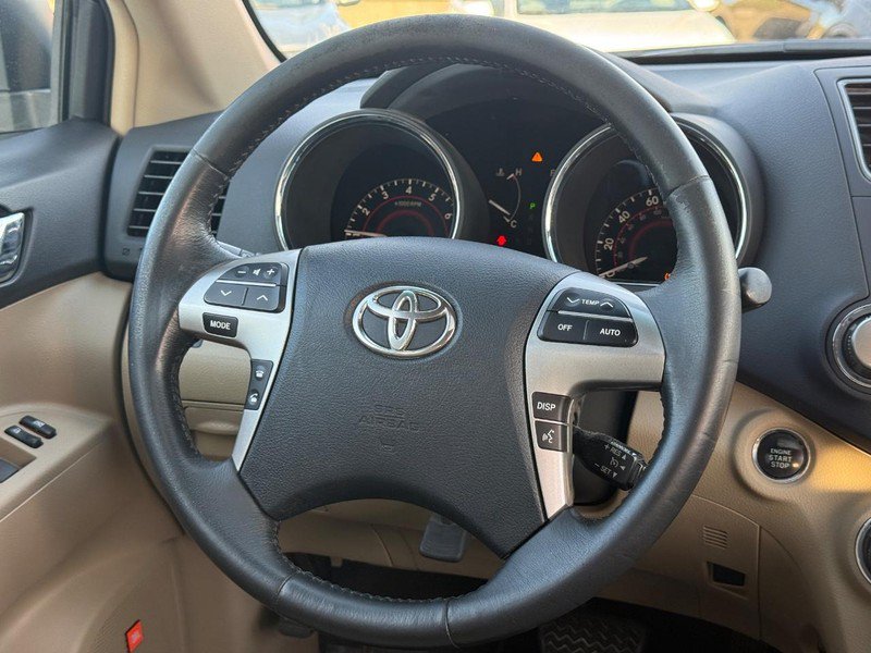 Used 2012 Toyota Highlander Limited w/ Tow Pkg AWD/4WD image 16