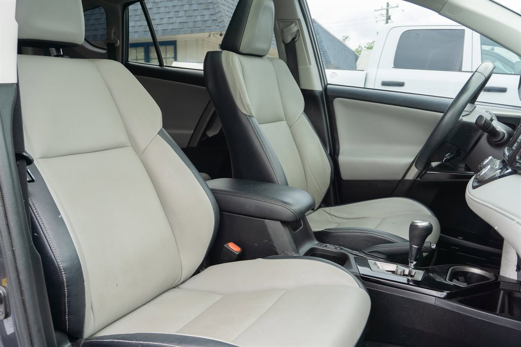 Used 2016 Toyota RAV4 Limited image 31