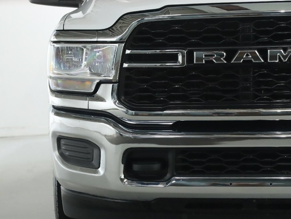 Used 2024 RAM 3500 Tradesman w/ Chrome Appearance Group AWD/4WD image 6