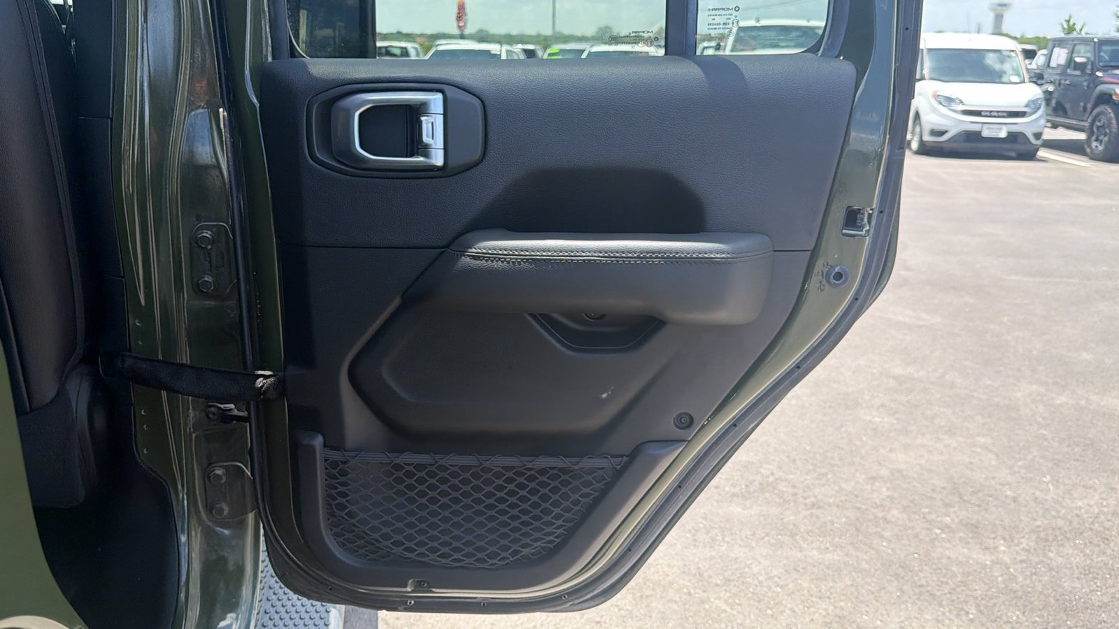Certified 2020 Jeep Wrangler Unlimited Sahara AWD/4WD image 17