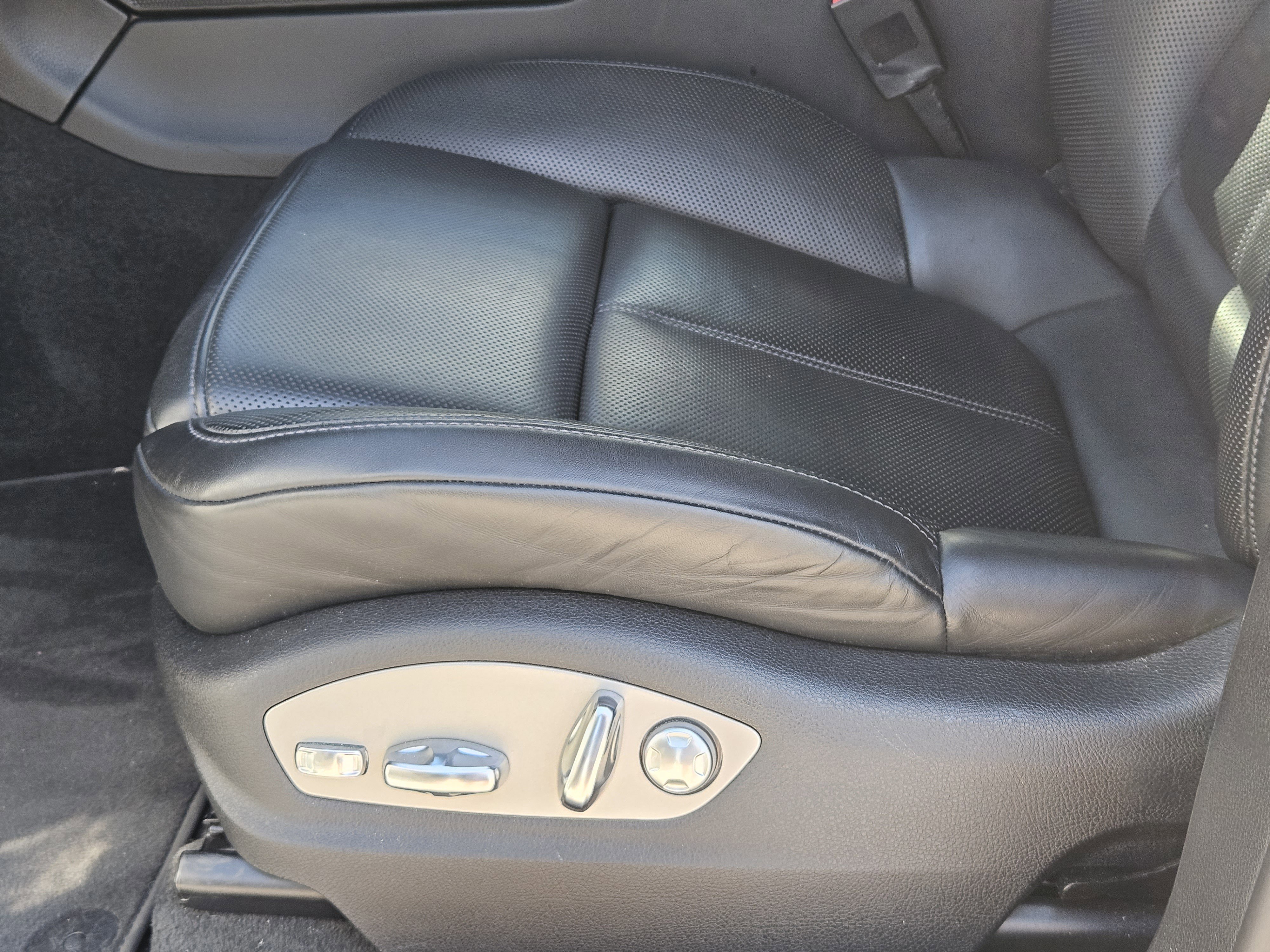 Certified 2023 Porsche Macan Turbo image 23