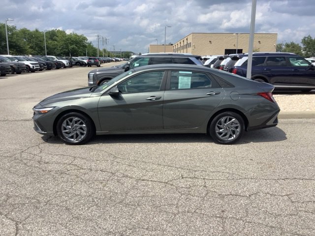 Certified 2024 Hyundai Elantra SEL FWD image 3