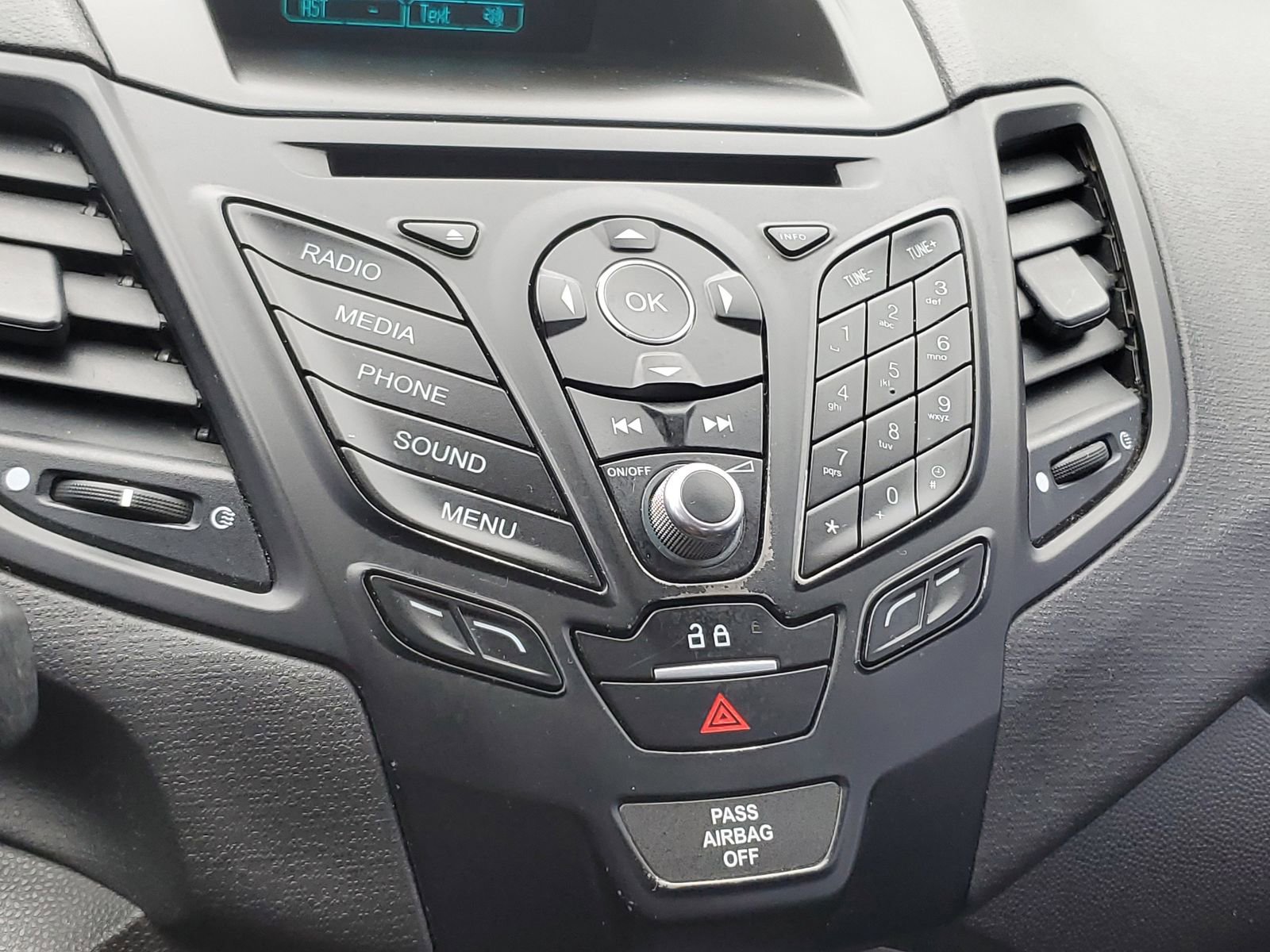 Used 2015 Ford Fiesta SE FWD image 25