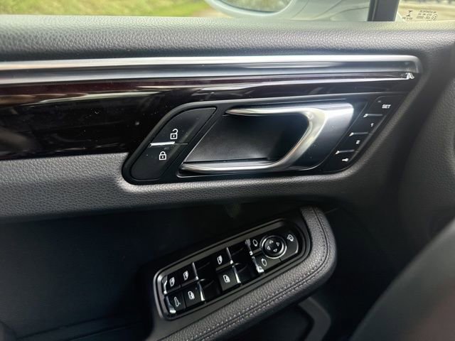Used 2022 Porsche Macan AWD/4WD image 18
