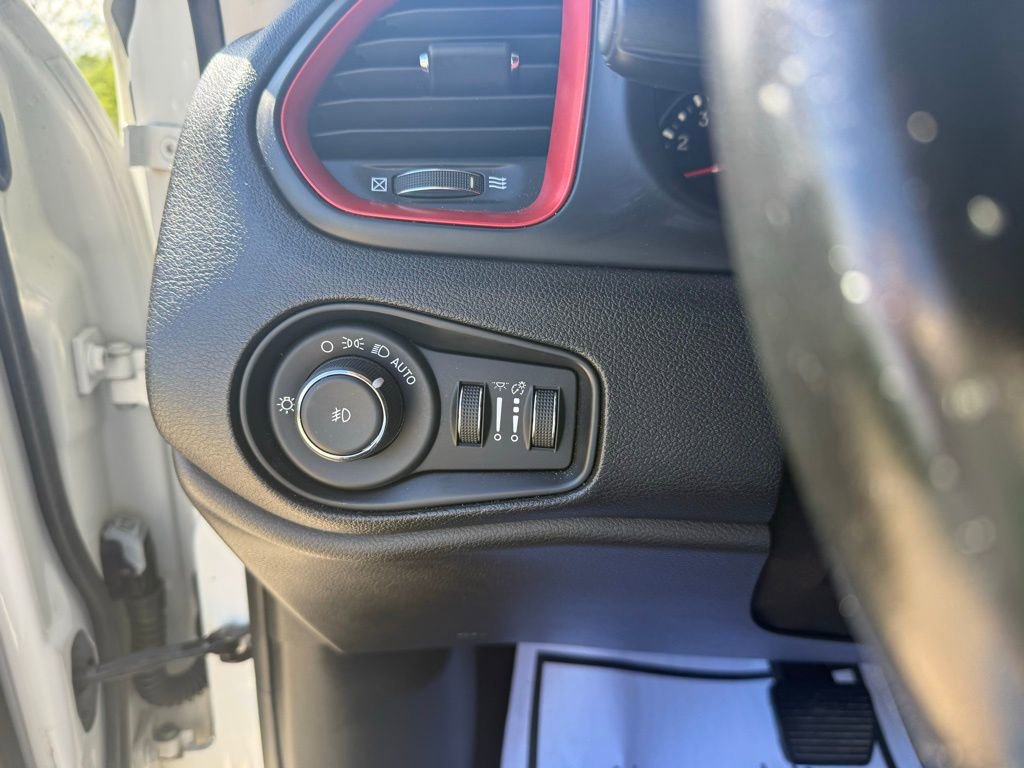 Used 2019 Jeep Renegade Trailhawk w/ Cold Weather Group II AWD/4WD image 34