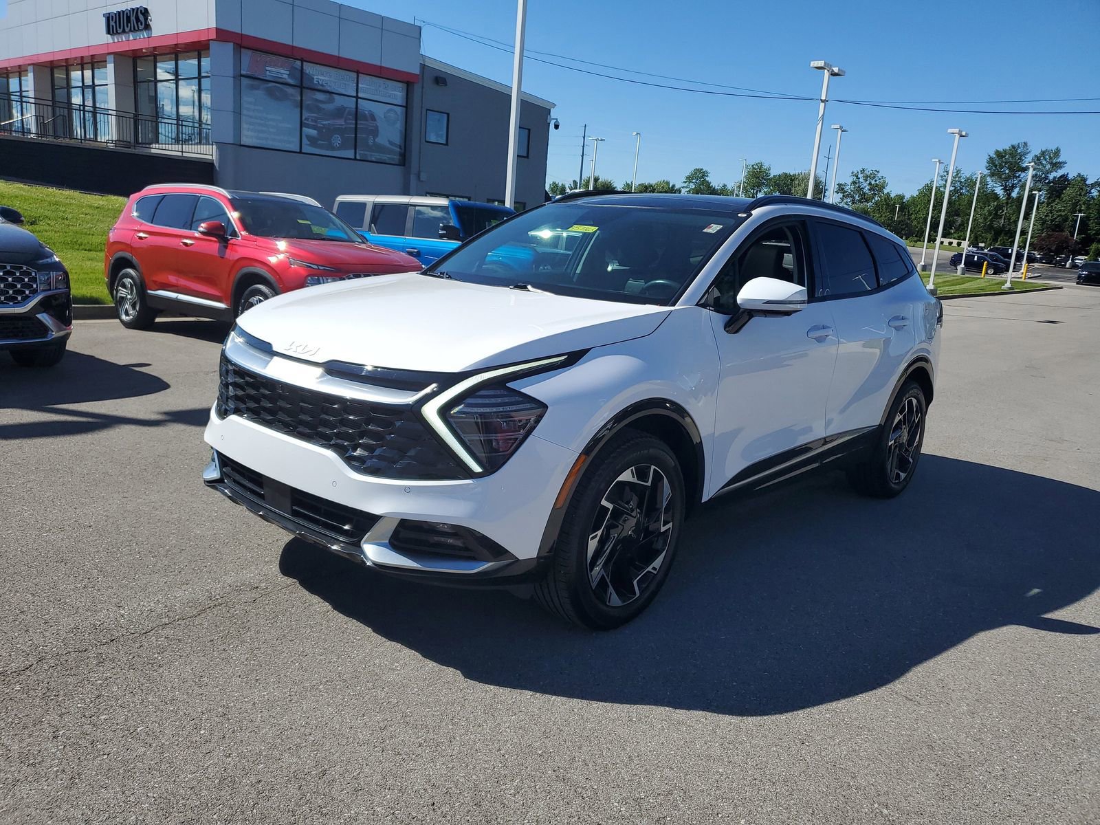 Used 2024 Kia Sportage SX AWD/4WD image 2