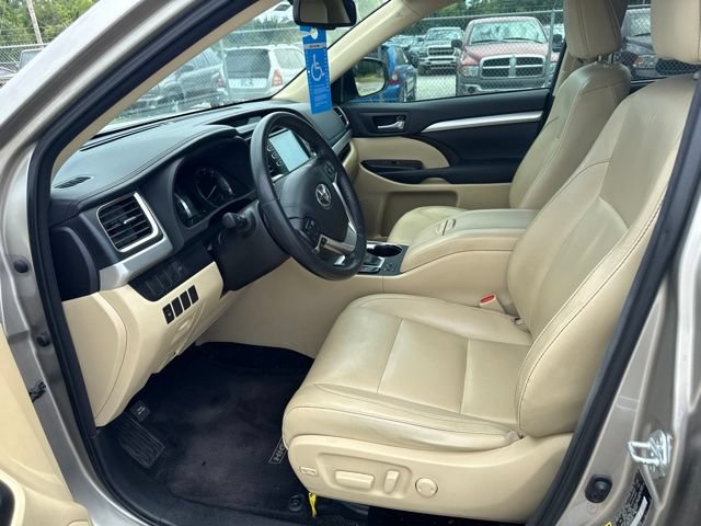Used 2015 Toyota Highlander XLE FWD image 10