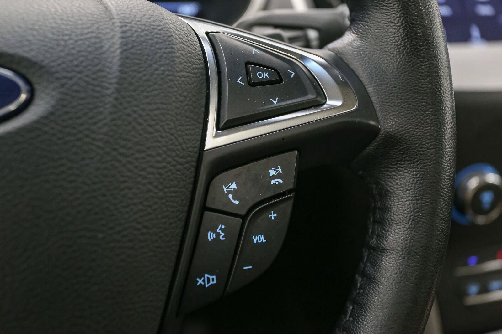 Used 2019 Ford Edge SEL w/ Equipment Group 201A AWD/4WD image 38