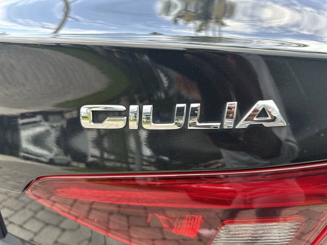 Used 2022 Alfa Romeo Giulia Veloce RWD image 36
