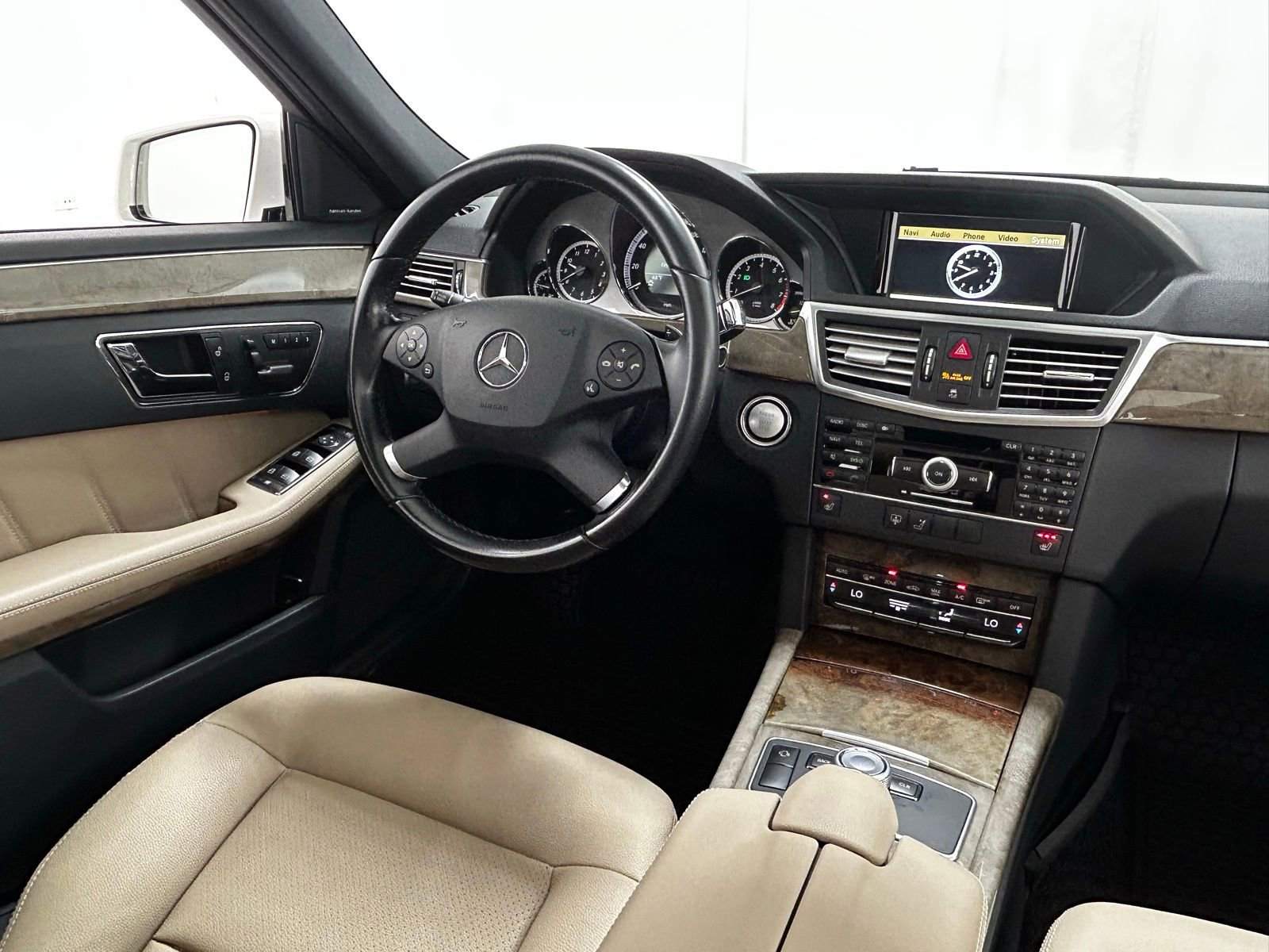 Used 2010 Mercedes-Benz E 350 4MATIC Sedan image 10