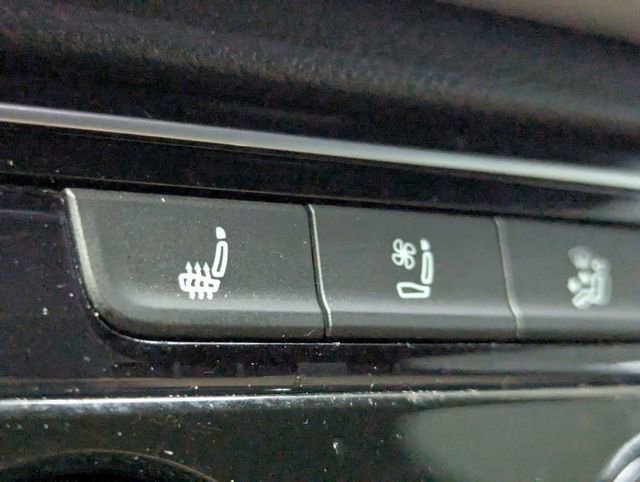 Used 2022 Volkswagen Atlas Cross Sport SEL Premium R-Line AWD/4WD image 17