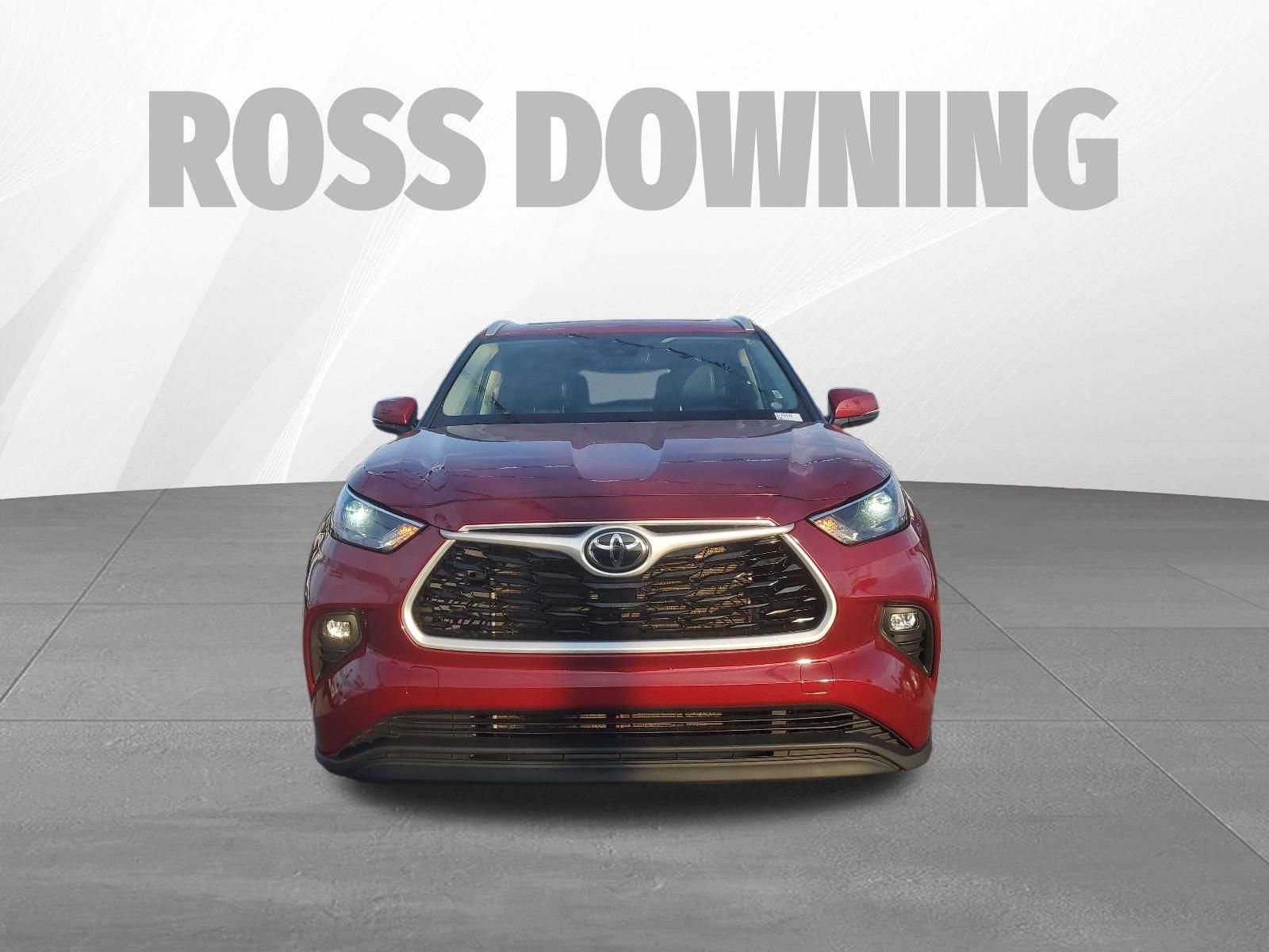 Used 2023 Toyota Highlander XLE image 2