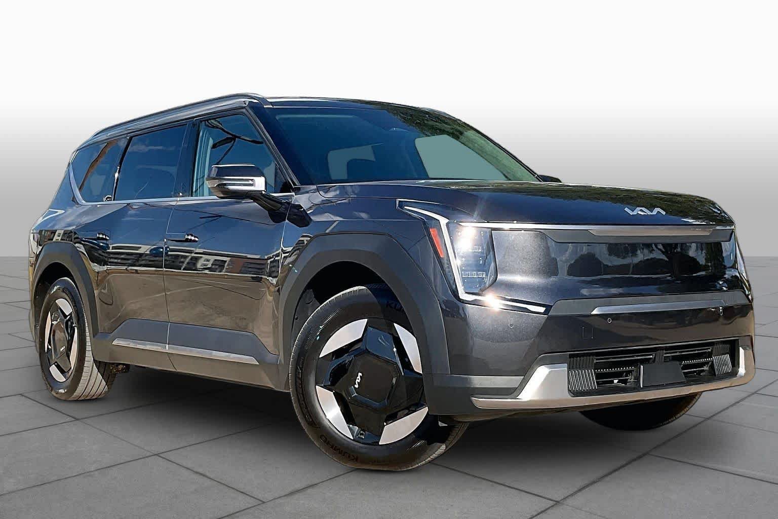 Used 2024 Kia EV9 Wind AWD/4WD image 2