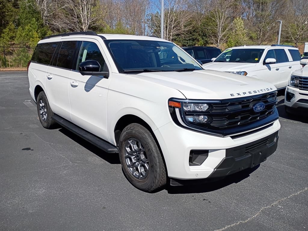 Used 2025 Ford Expedition Max Active RWD image 2