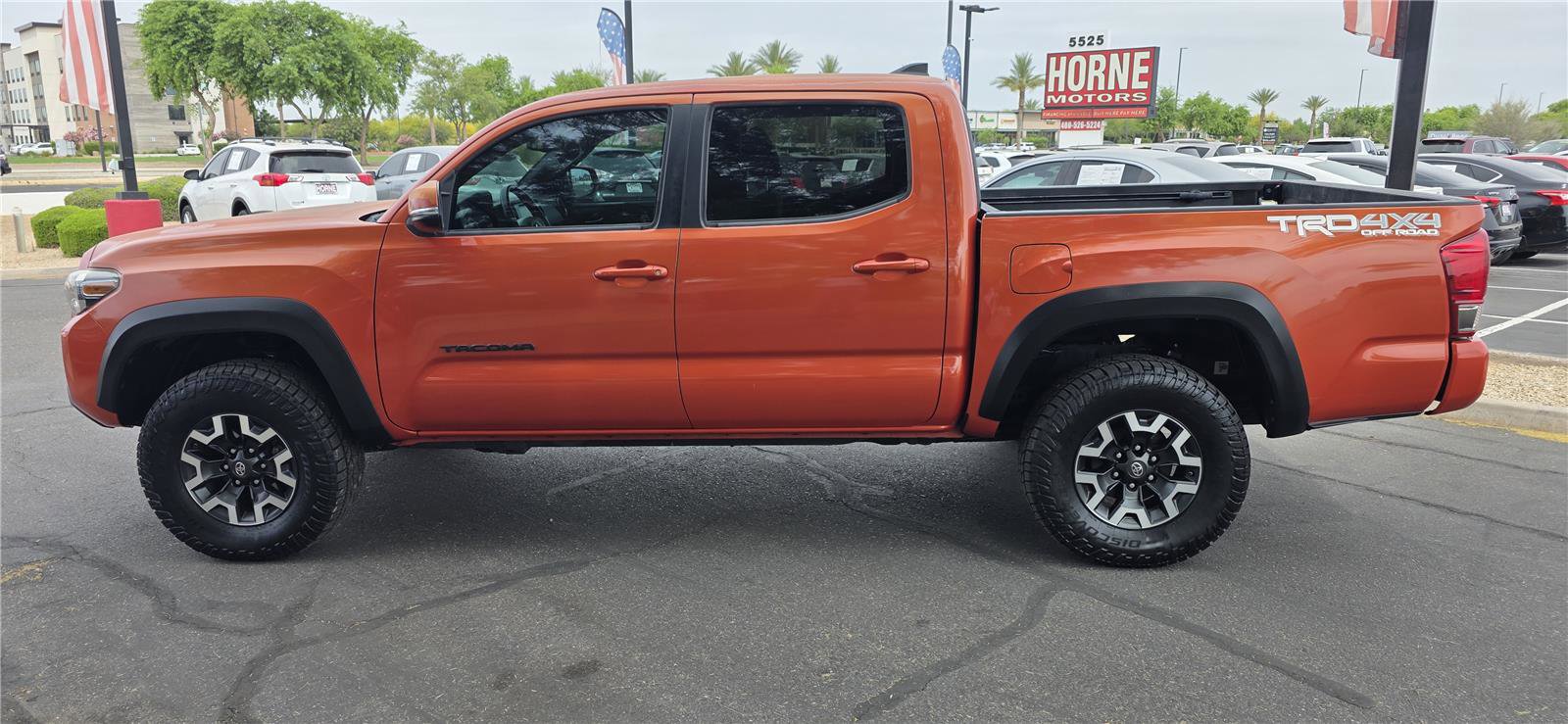 Used 2017 Toyota Tacoma TRD Off-Road w/ Premium & Technology Package image 7