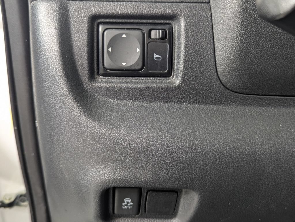 Used 2017 Nissan Versa Note SV FWD image 15