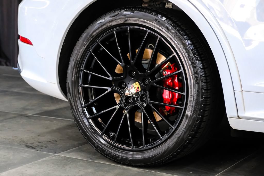 Used 2021 Porsche Cayenne GTS w/ Sport Chrono Package (8LH) AWD/4WD image 84