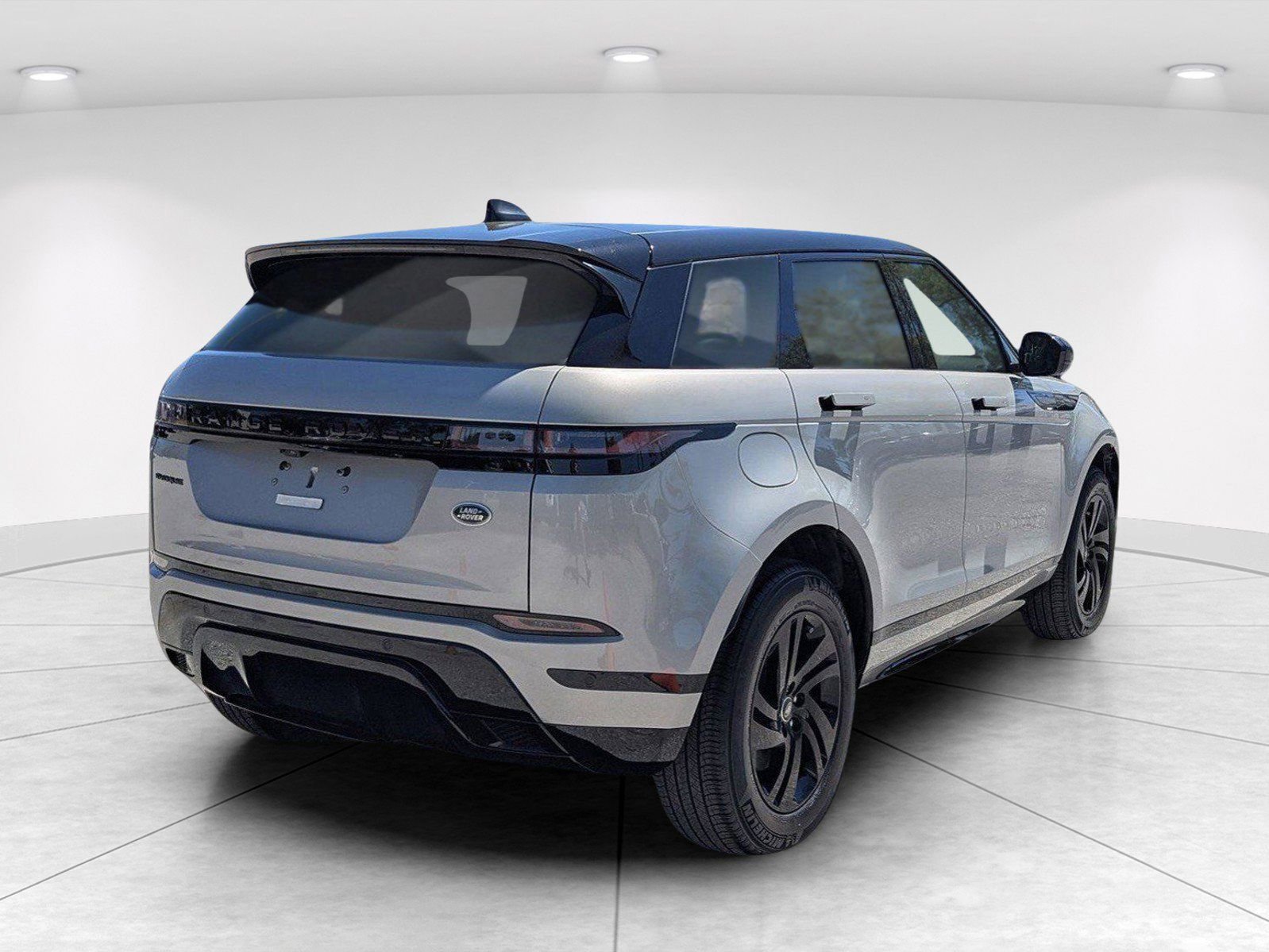 Used 2023 Land Rover Range Rover Evoque R-Dynamic S image 3