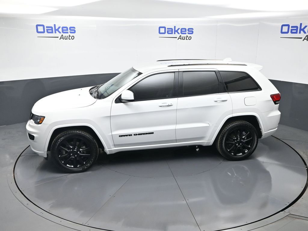 Used 2018 Jeep Grand Cherokee Altitude image 49