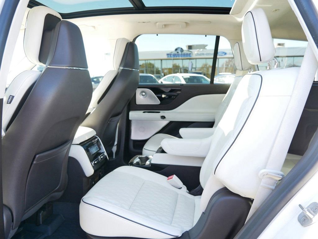 Used 2023 Lincoln Aviator Black Label w/ Dynamic Handling Package image 12