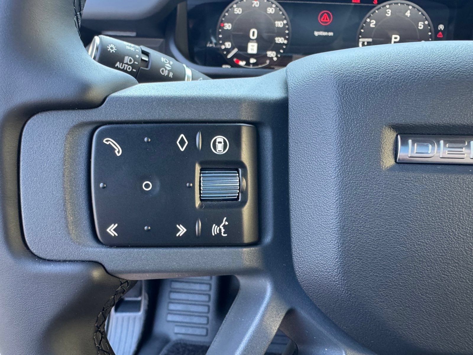 New 2026 Land Rover Defender 130 X-Dynamic SE AWD/4WD image 23