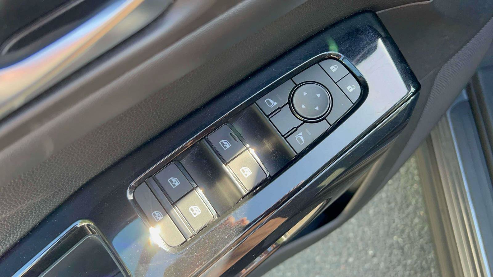 Used 2022 Nissan Pathfinder SV w/ SV Premium Package AWD/4WD image 21