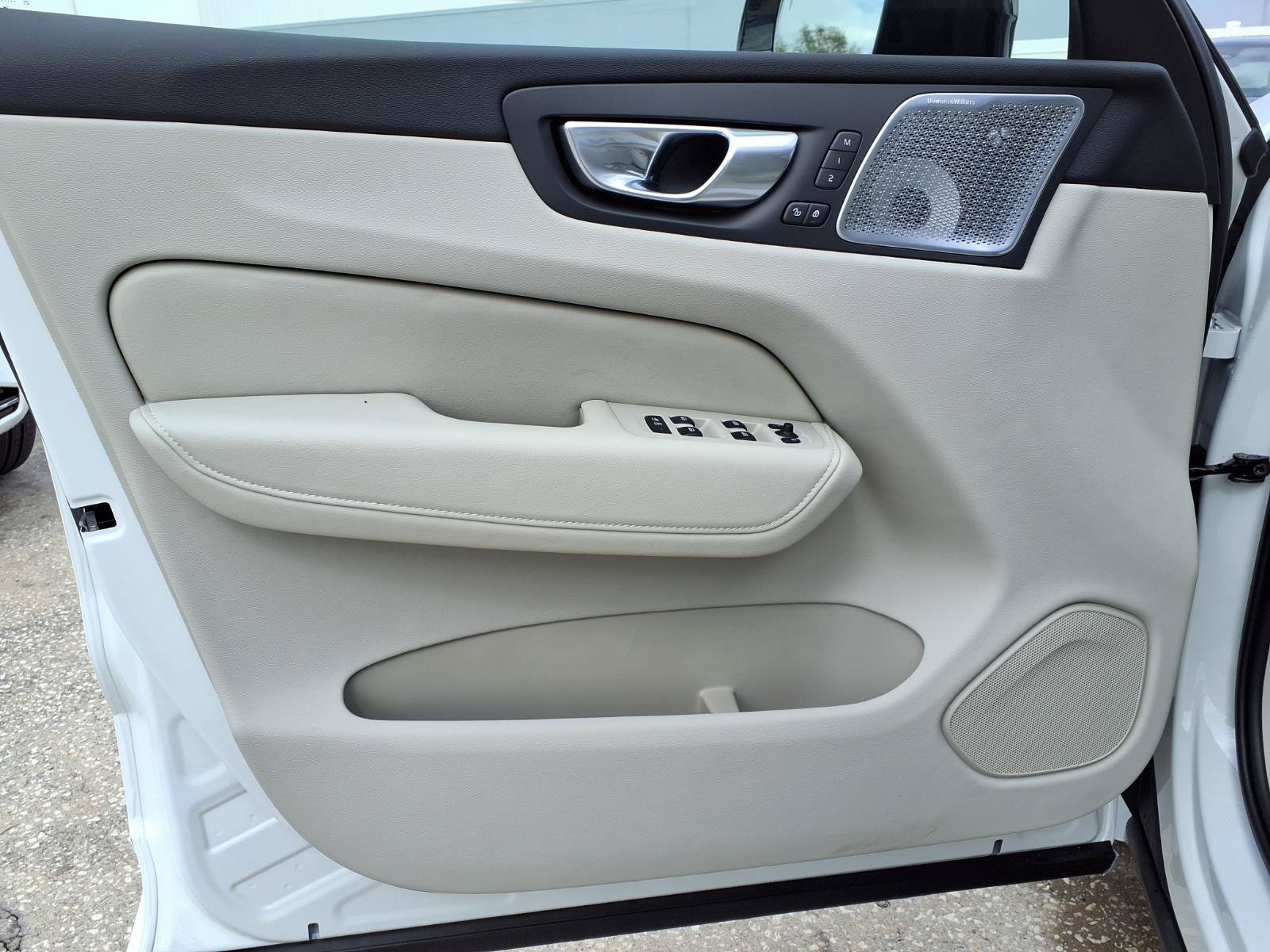 New 2026 Volvo XC60 B5 Ultra w/ Protection Package Premier AWD/4WD image 14