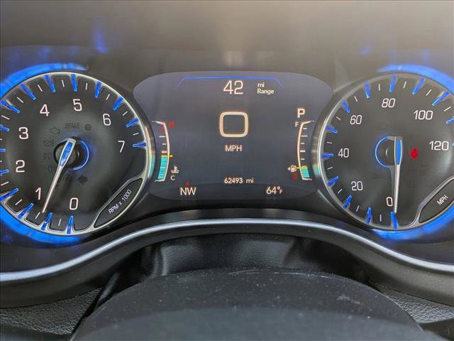 Used 2023 Chrysler Pacifica Touring-L image 11