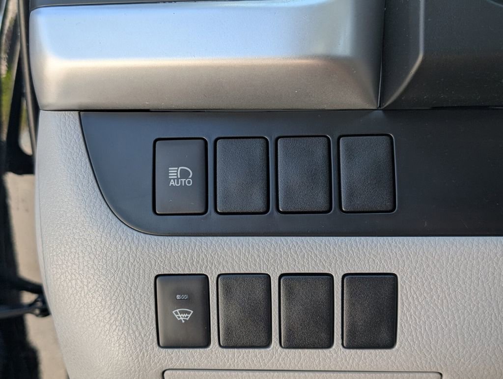 Used 2019 Toyota Highlander LE image 29