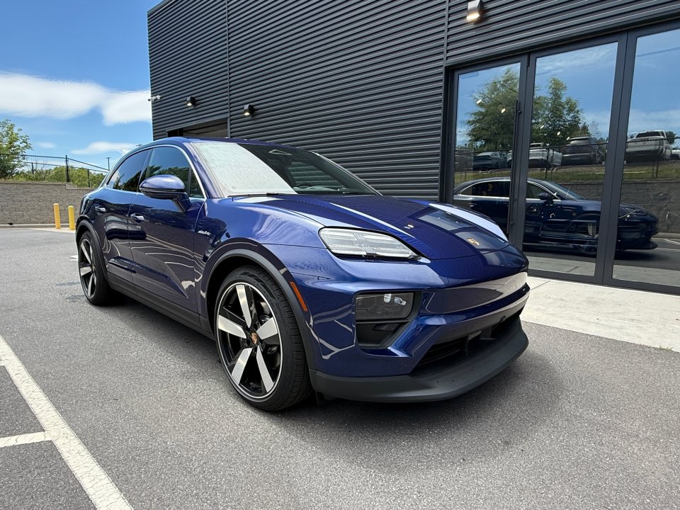 New 2025 Porsche Macan 4S Electric AWD/4WD image 9