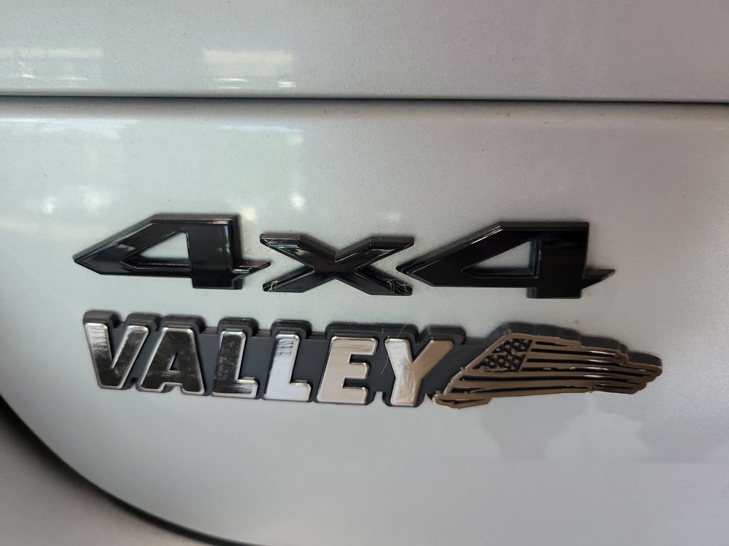Used 2024 Jeep Grand Cherokee L Laredo AWD/4WD image 11