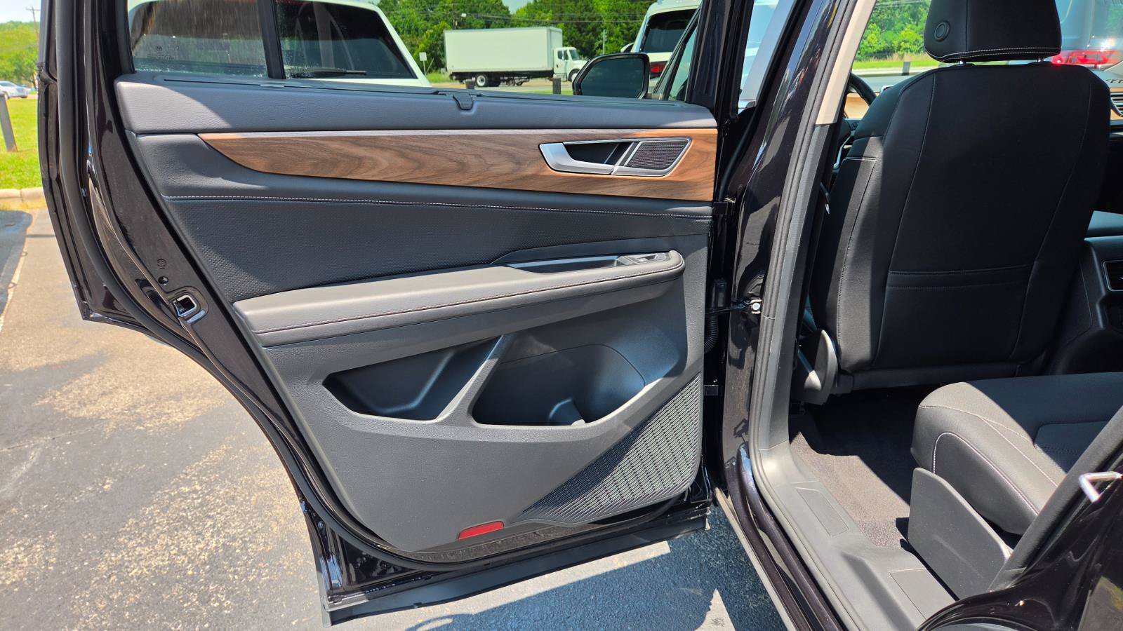 Used 2026 Volkswagen Atlas SE FWD image 43