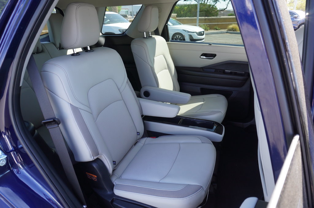 New 2026 Nissan Pathfinder SL w/ SL Premium Package AWD/4WD image 9