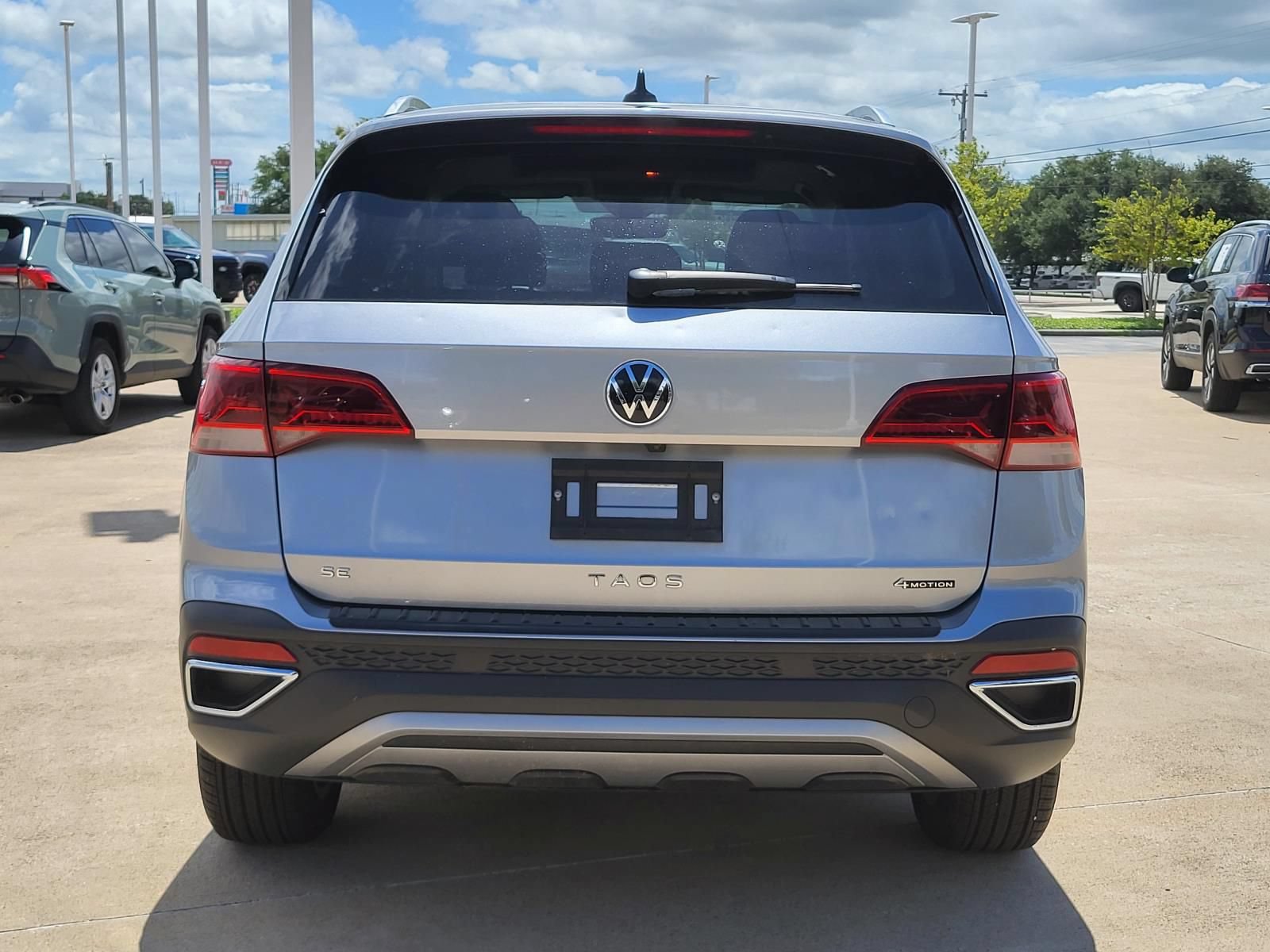 Used 2024 Volkswagen Taos SE AWD/4WD image 7
