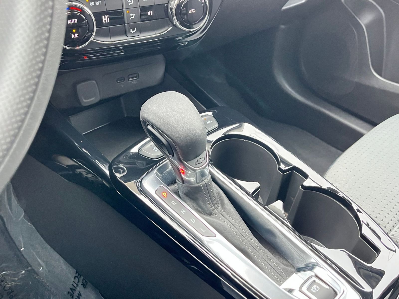 Used 2025 Chevrolet Trax LT image 39