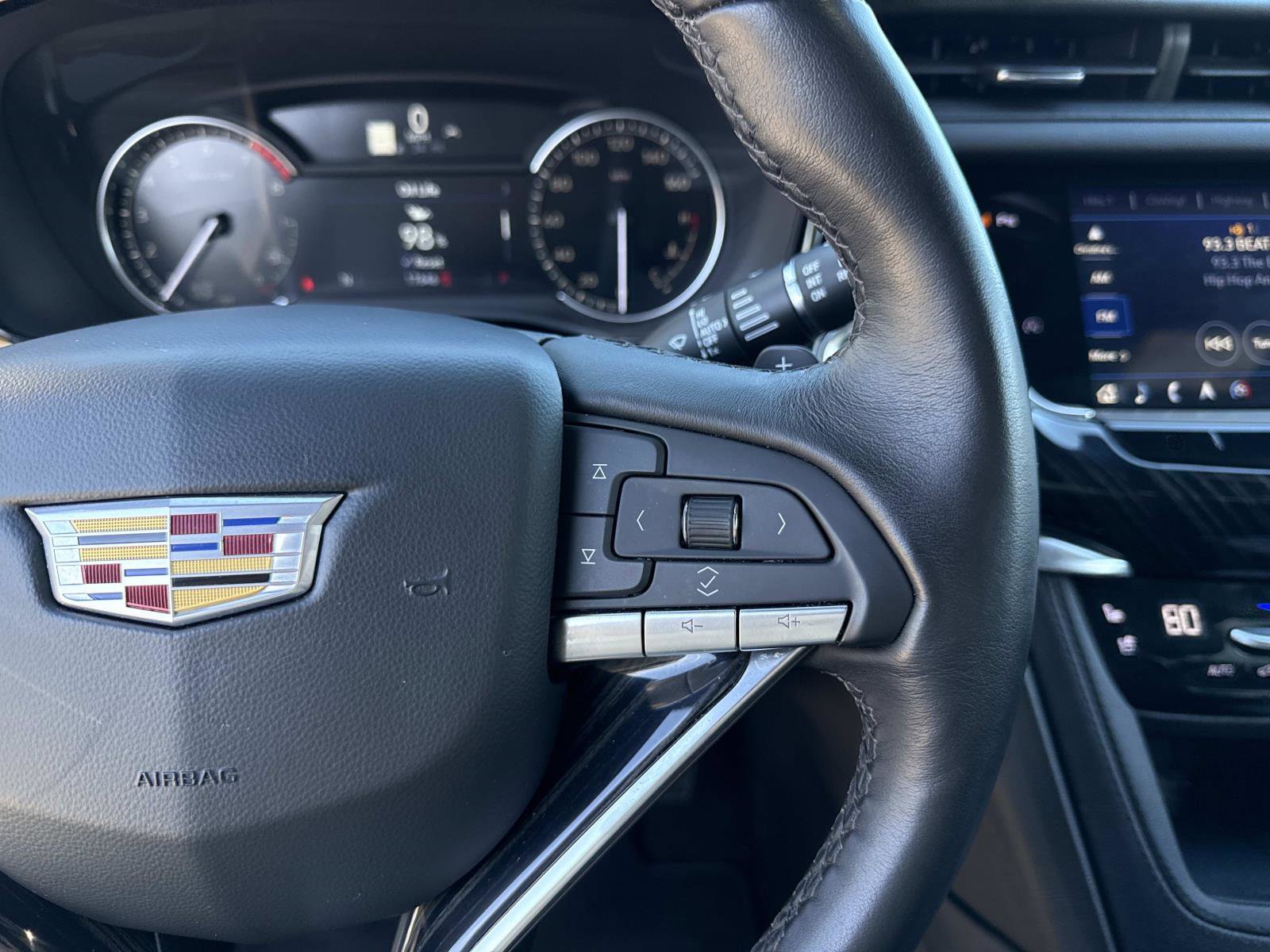 Used 2025 Cadillac XT6 Premium Luxury image 32