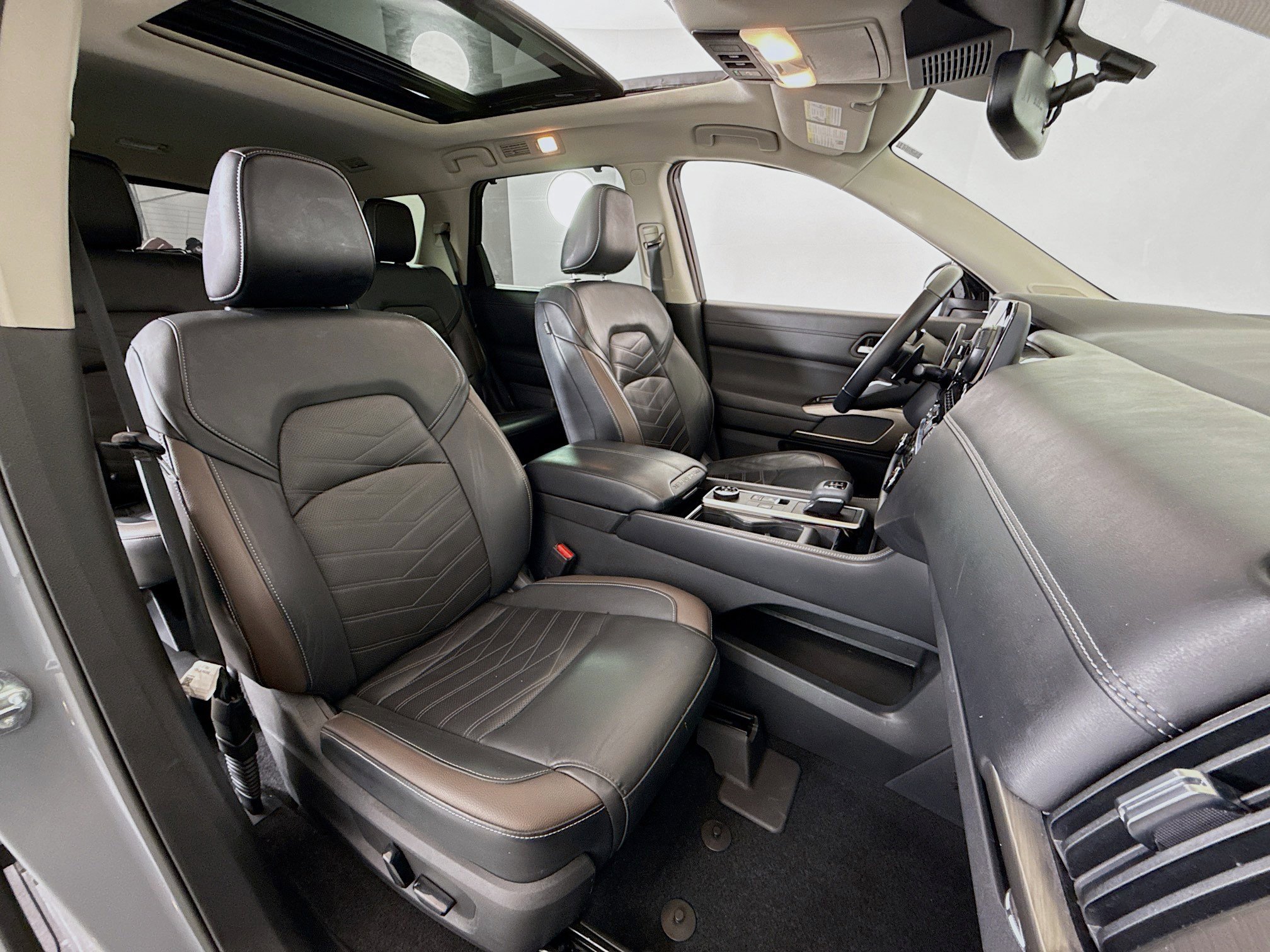 Used 2022 Nissan Pathfinder Platinum w/ Cargo Package image 28