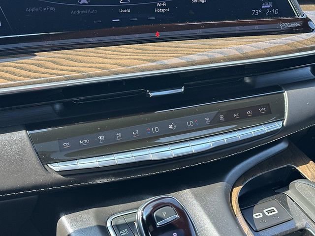 Used 2024 Cadillac Escalade Premium Luxury Platinum AWD/4WD image 32