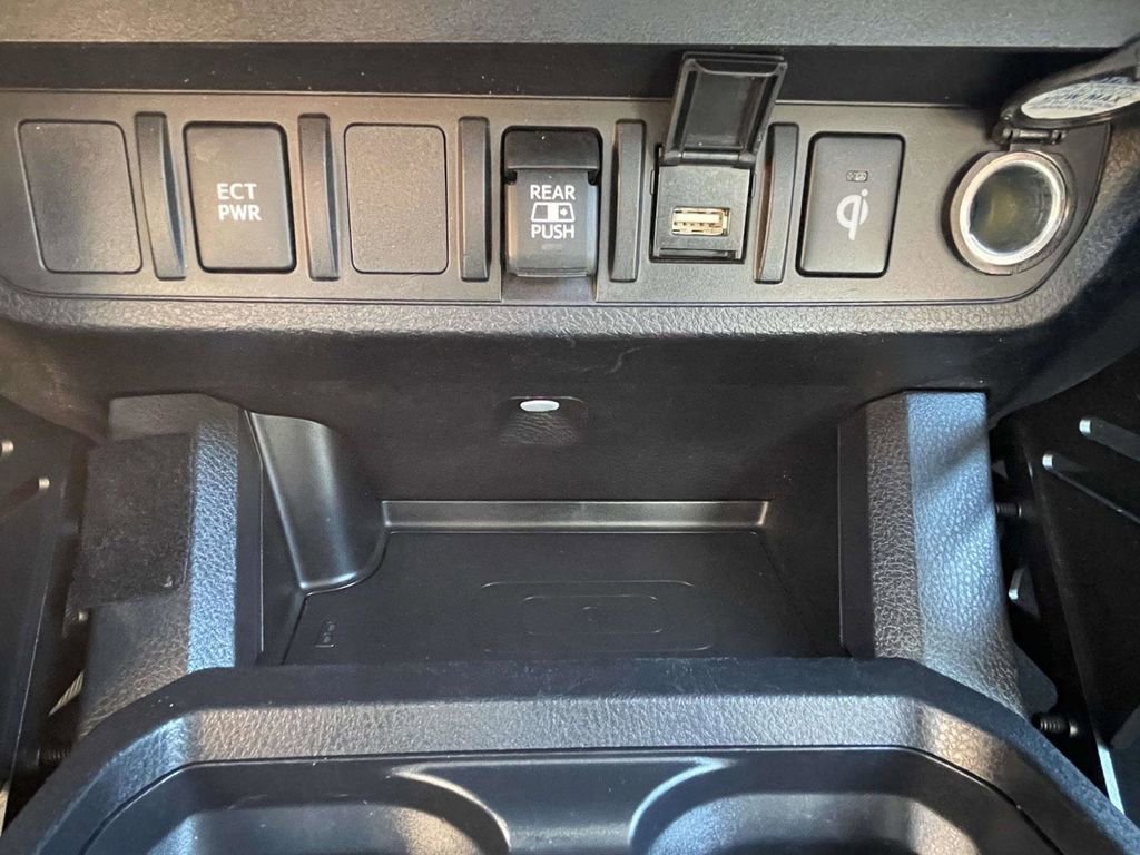 Used 2022 Toyota Tacoma TRD Off-Road AWD/4WD image 37