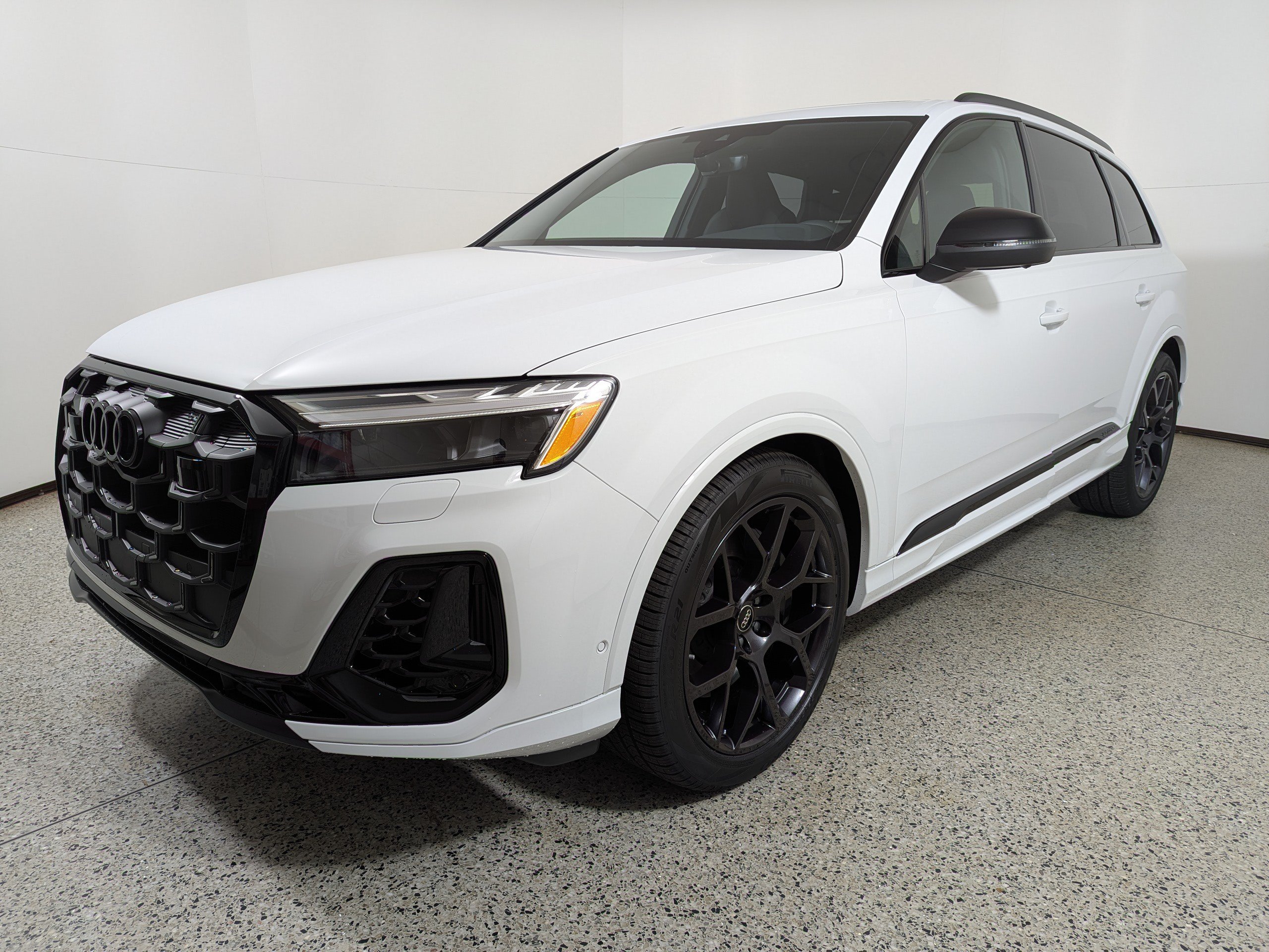 New 2026 Audi SQ7 Premium Plus AWD/4WD image 3