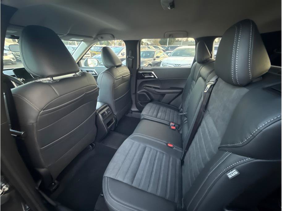 Used 2025 Mitsubishi Outlander SE AWD/4WD image 13
