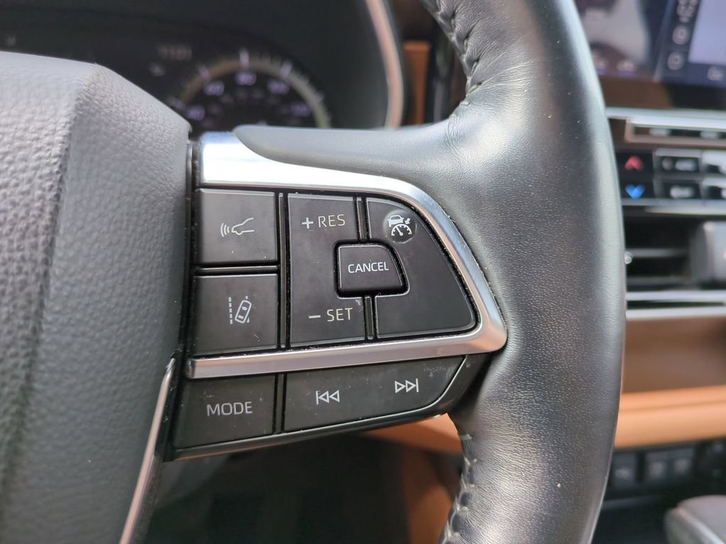 Used 2021 Toyota Highlander Platinum FWD image 31
