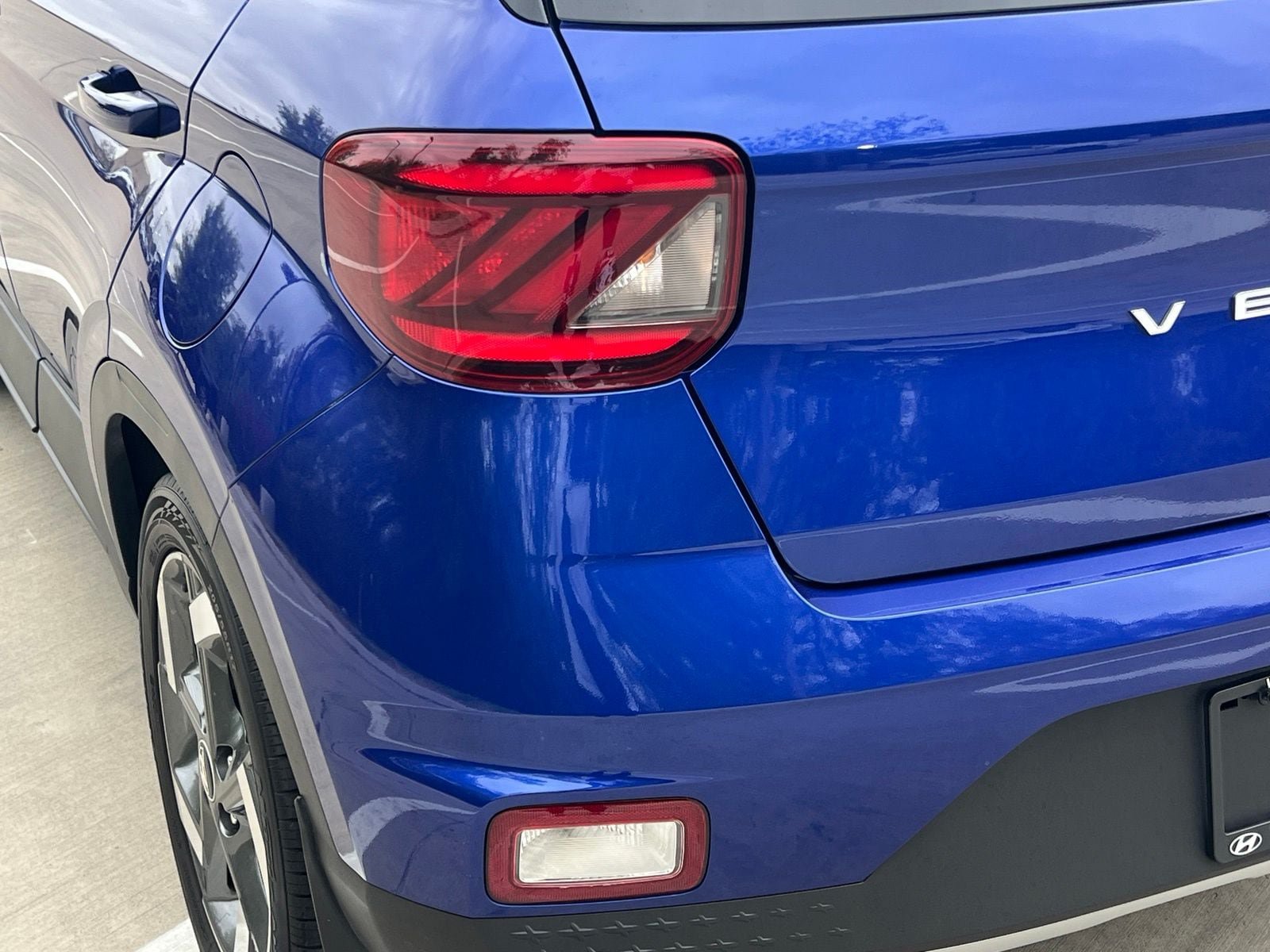 Certified 2025 Hyundai Venue SEL FWD image 13