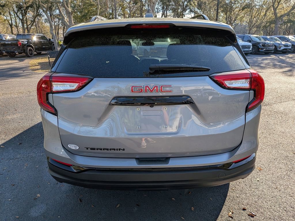 Used 2023 GMC Terrain SLE w/ Driver Convenience Package image 5