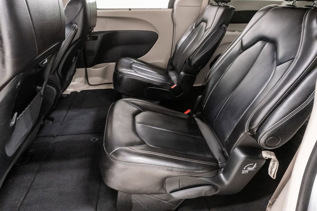 Used 2023 Chrysler Pacifica Touring-L FWD image 24