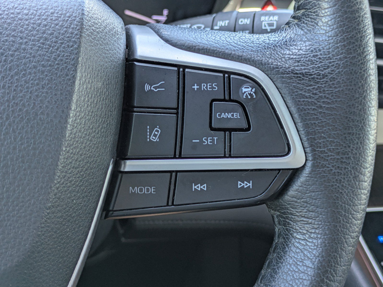 Used 2022 Toyota Sienna XLE FWD image 23